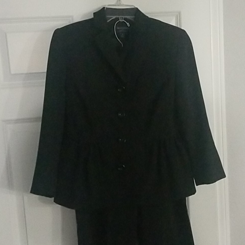 Women's pants suit